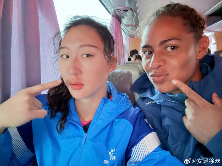 神勇！女足國(guó)門徐歡曬照，比賽中被球砸臉仍力保球門不失