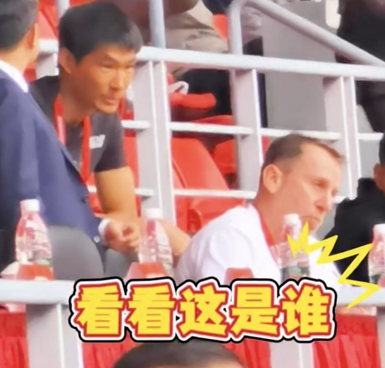 久爾杰維奇現(xiàn)身鹽城，現(xiàn)場(chǎng)觀看中國(guó)U22國(guó)足vs韓國(guó)